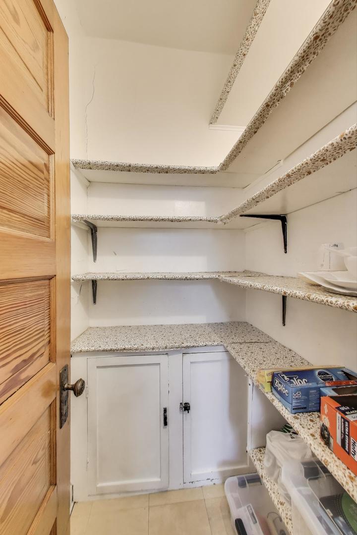 2125 W Walton Street Property Photo 9
