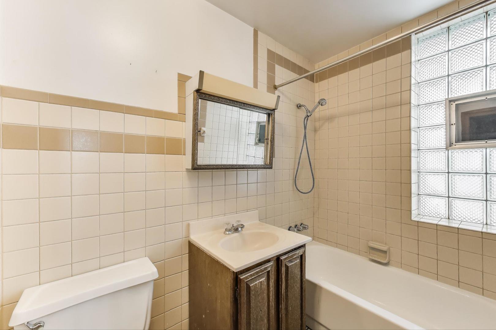 2125 W Walton Street Property Photo 25