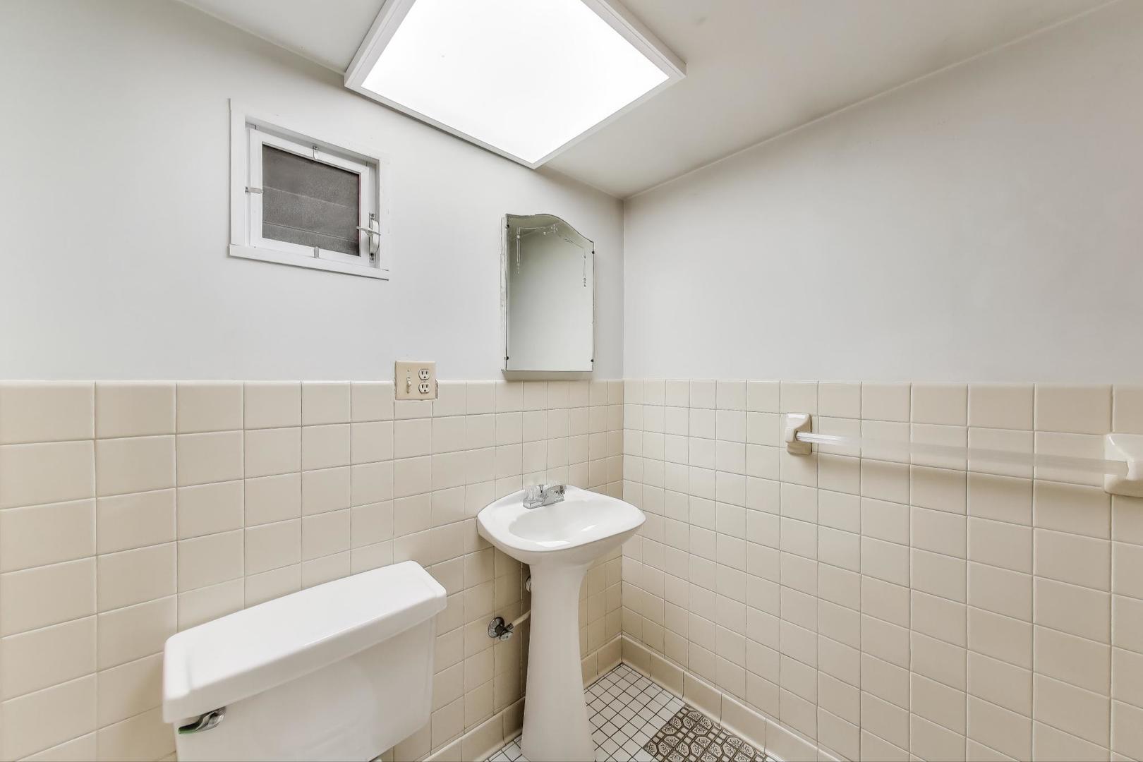 2125 W Walton Street Property Photo 32