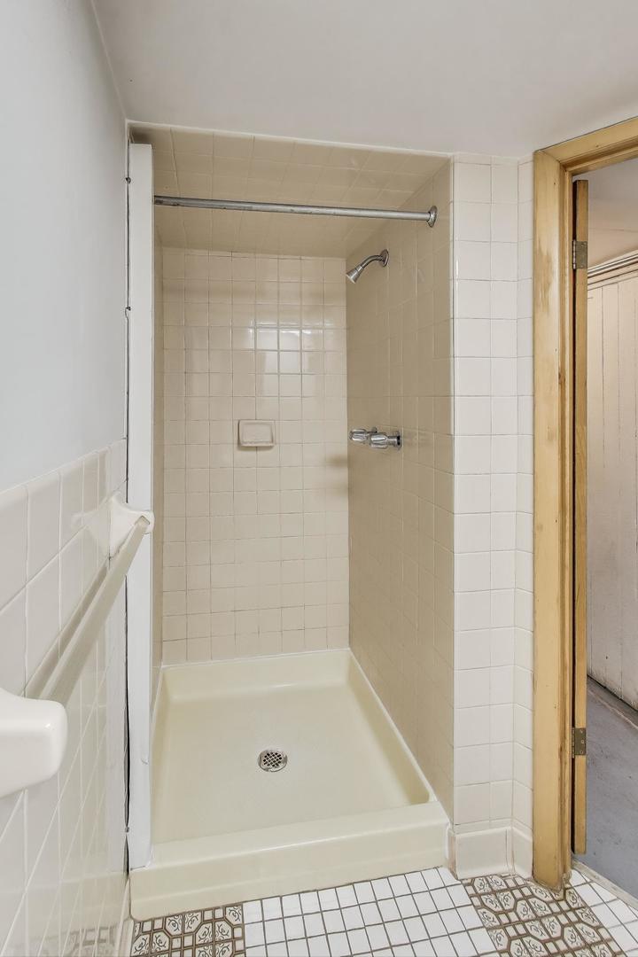 2125 W Walton Street Property Photo 33