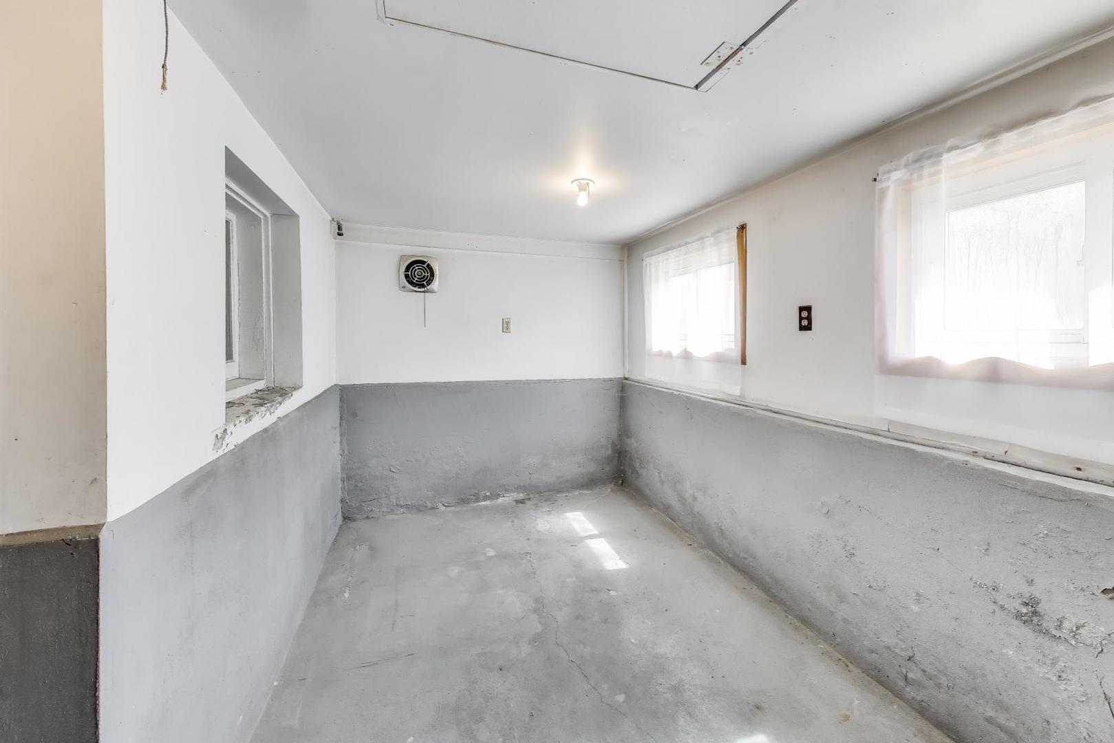2125 W Walton Street Property Photo 34