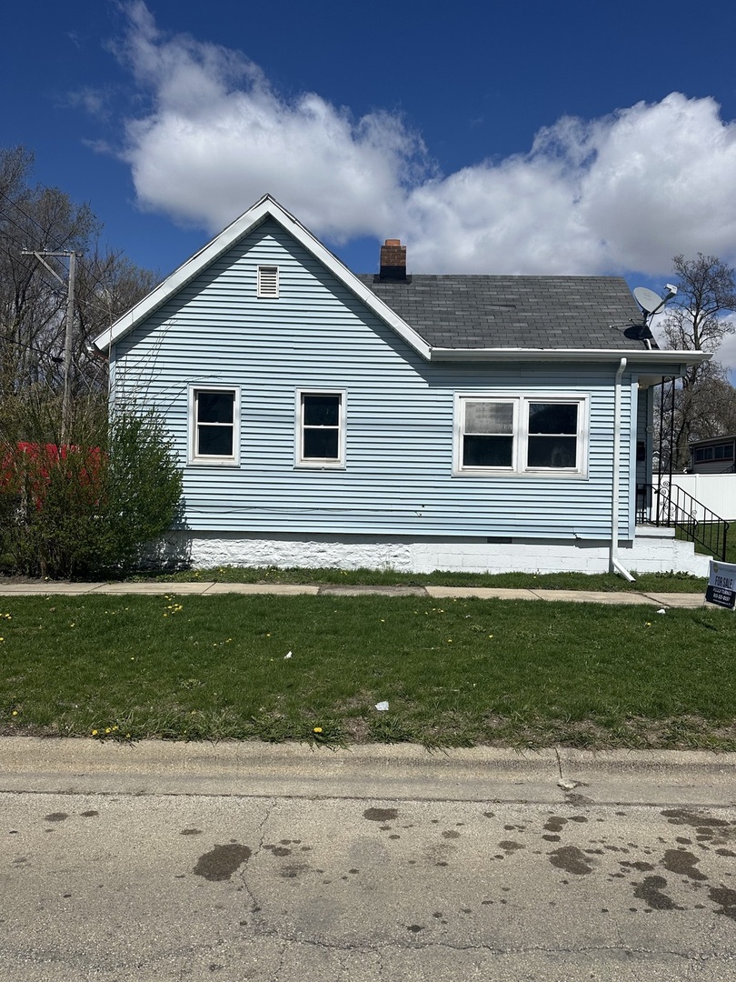367 E Locust Street Property Photo 2