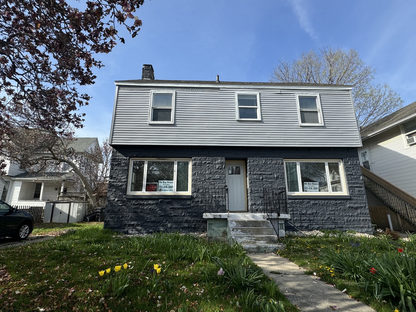 212 W John Street Property Photo