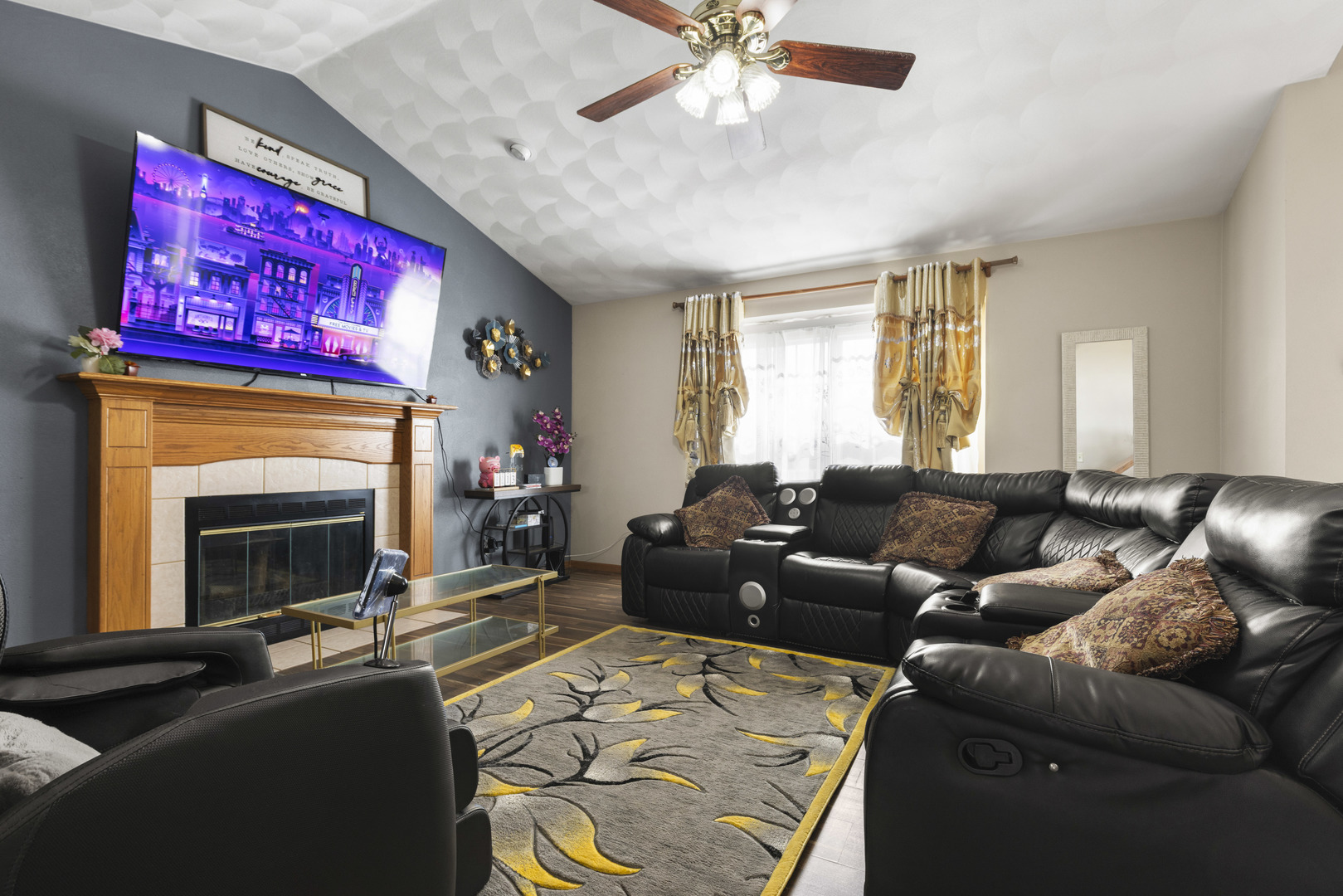 5512 Downing Court Property Photo 4