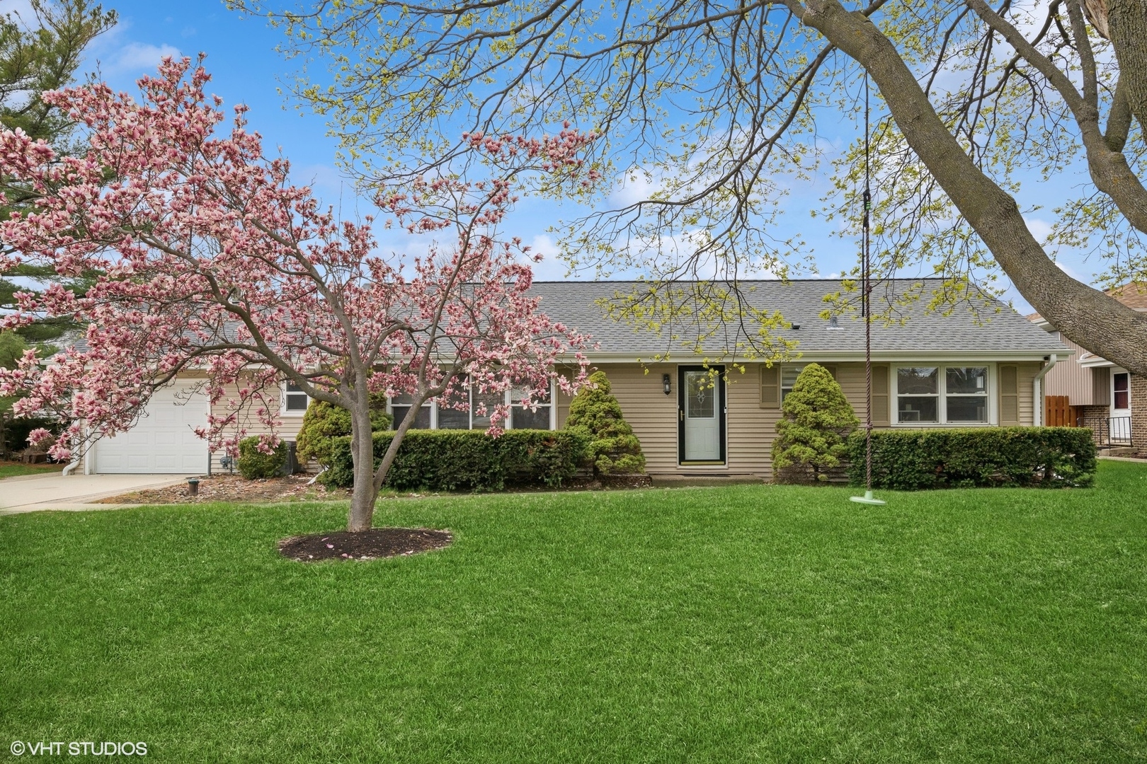 1090 S Pine Avenue Property Photo 1