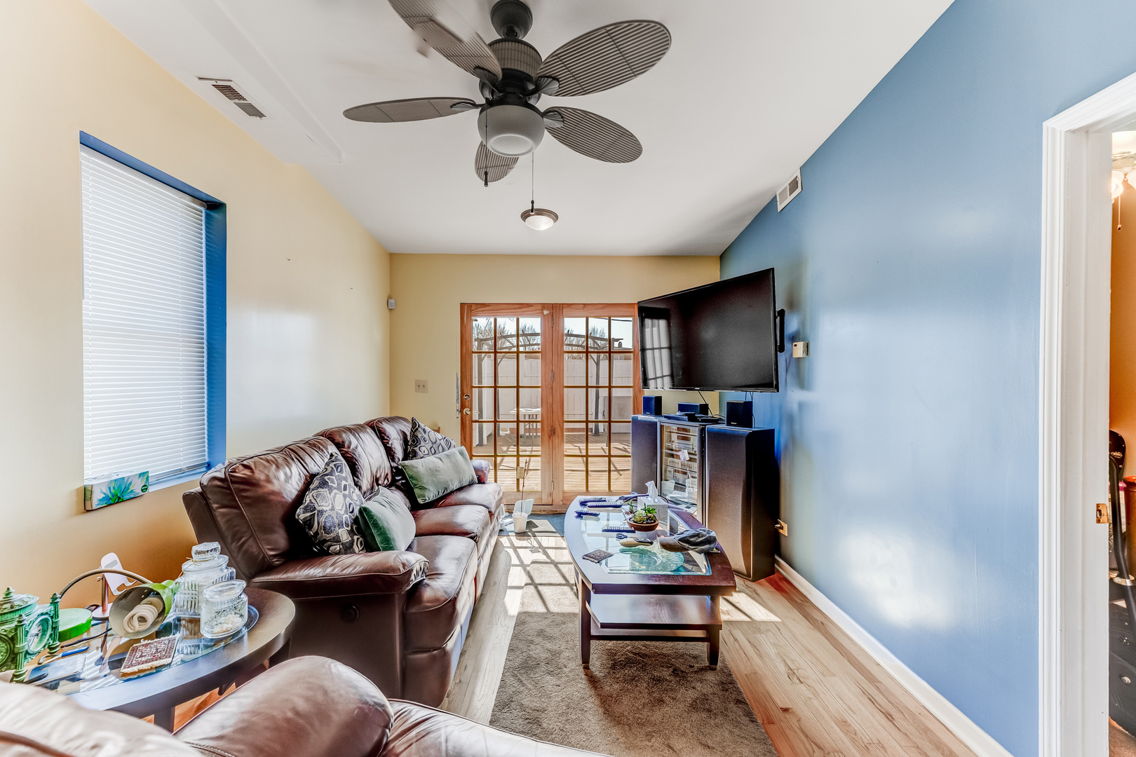 3827 S Archer Avenue Property Photo 6