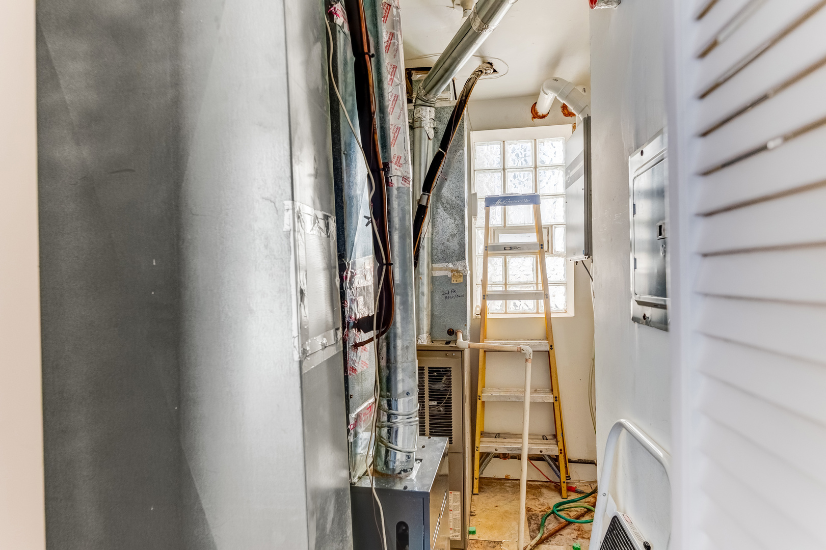 3827 S Archer Avenue Property Photo 12