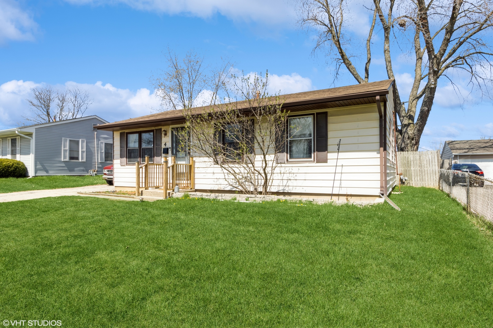 4 E Streamwood Boulevard Property Photo