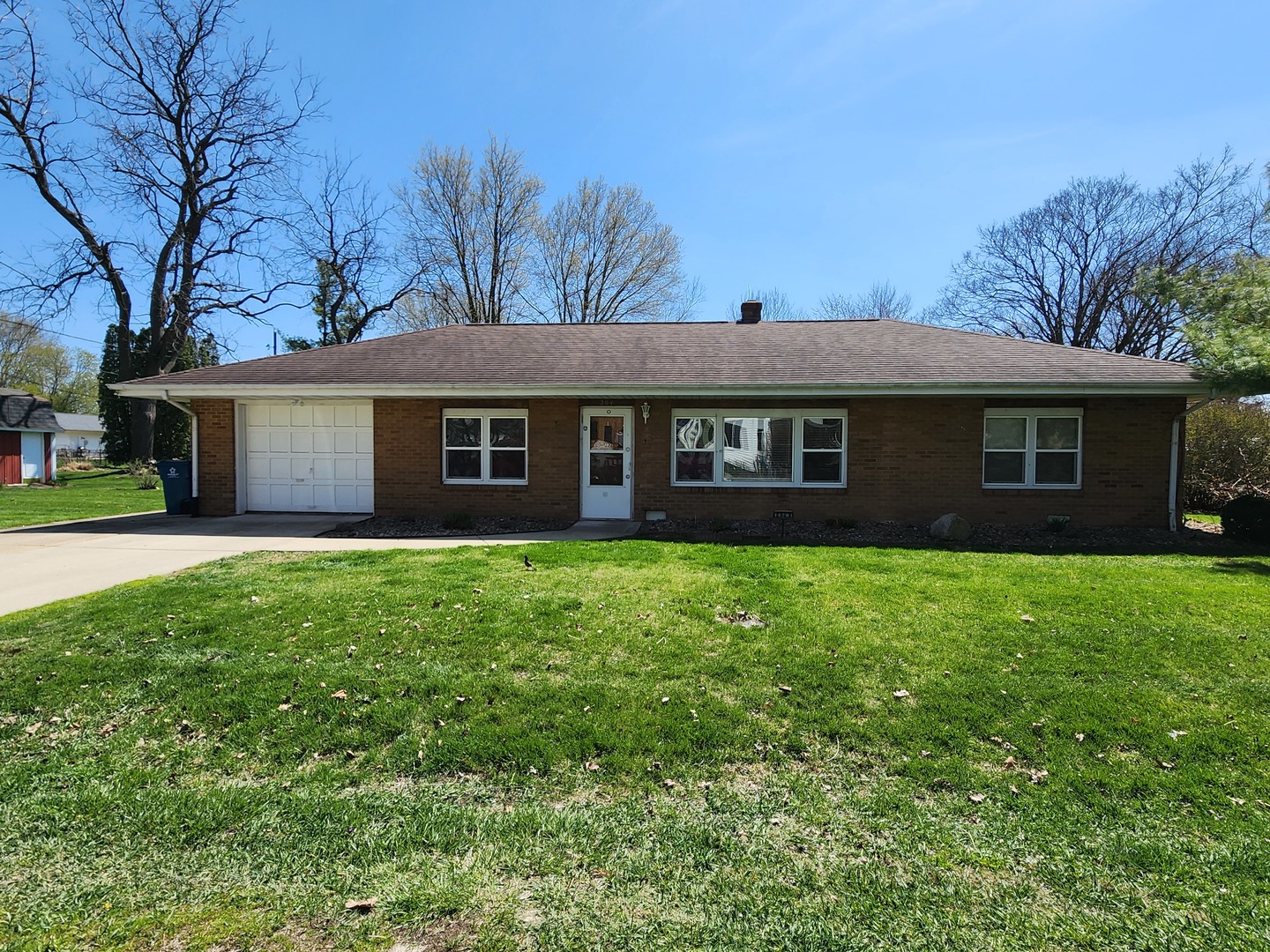 204 E Saint Louis Street Property Photo
