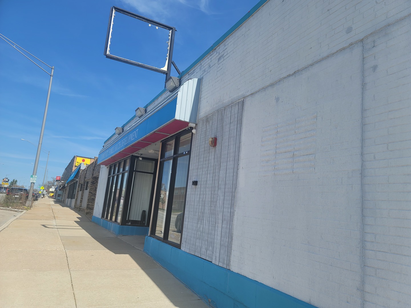 9741 Southwest Highway Property Photo 2