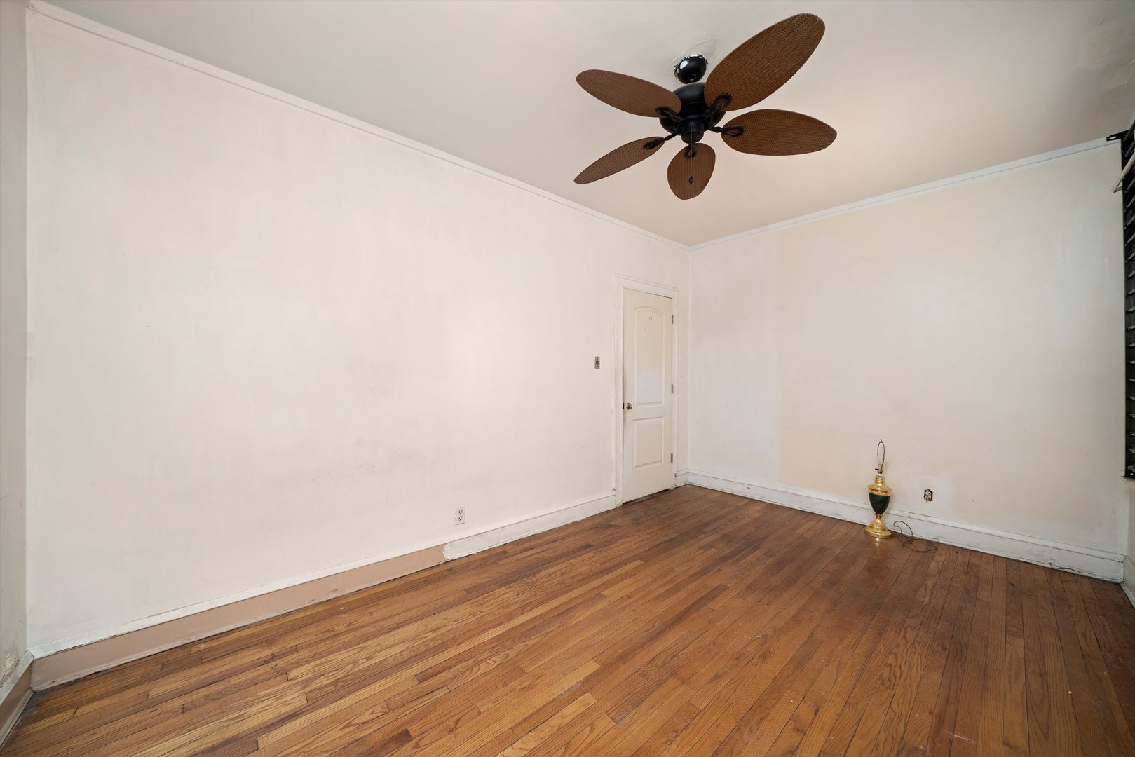8307 S Maryland Avenue Property Photo 12