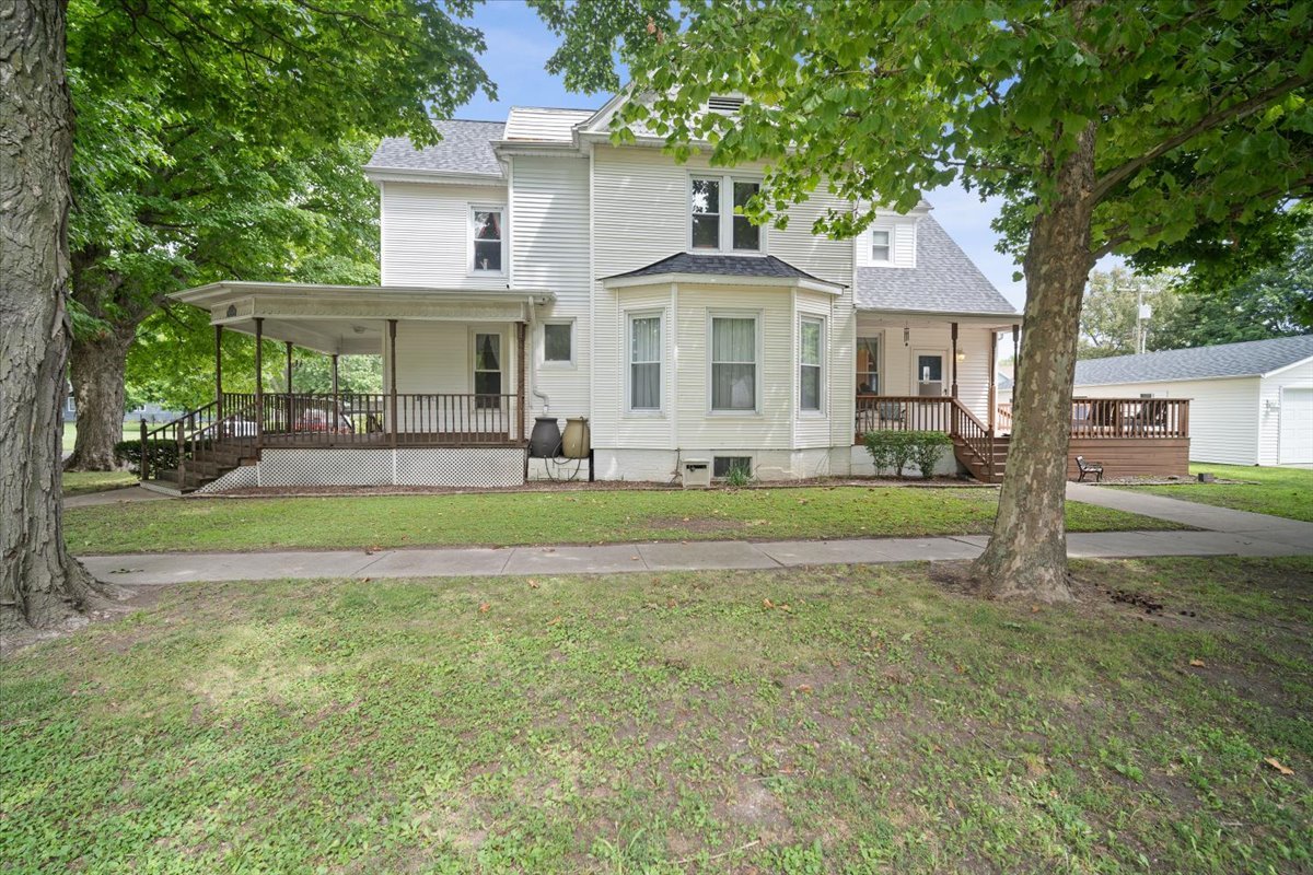 101 E Elm Street Property Photo