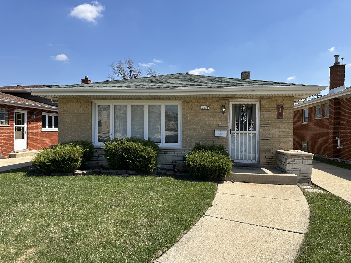 8517 S Kilbourn Avenue Property Photo