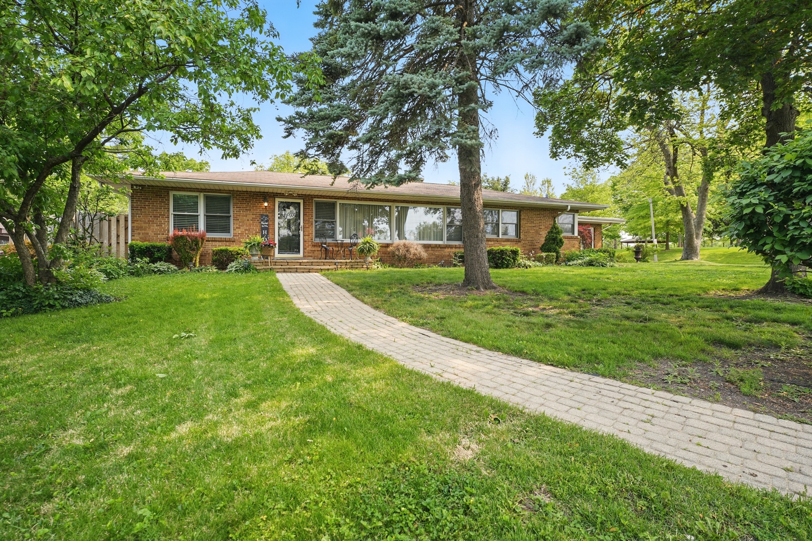 353 E Butterfield Road Property Photo 1