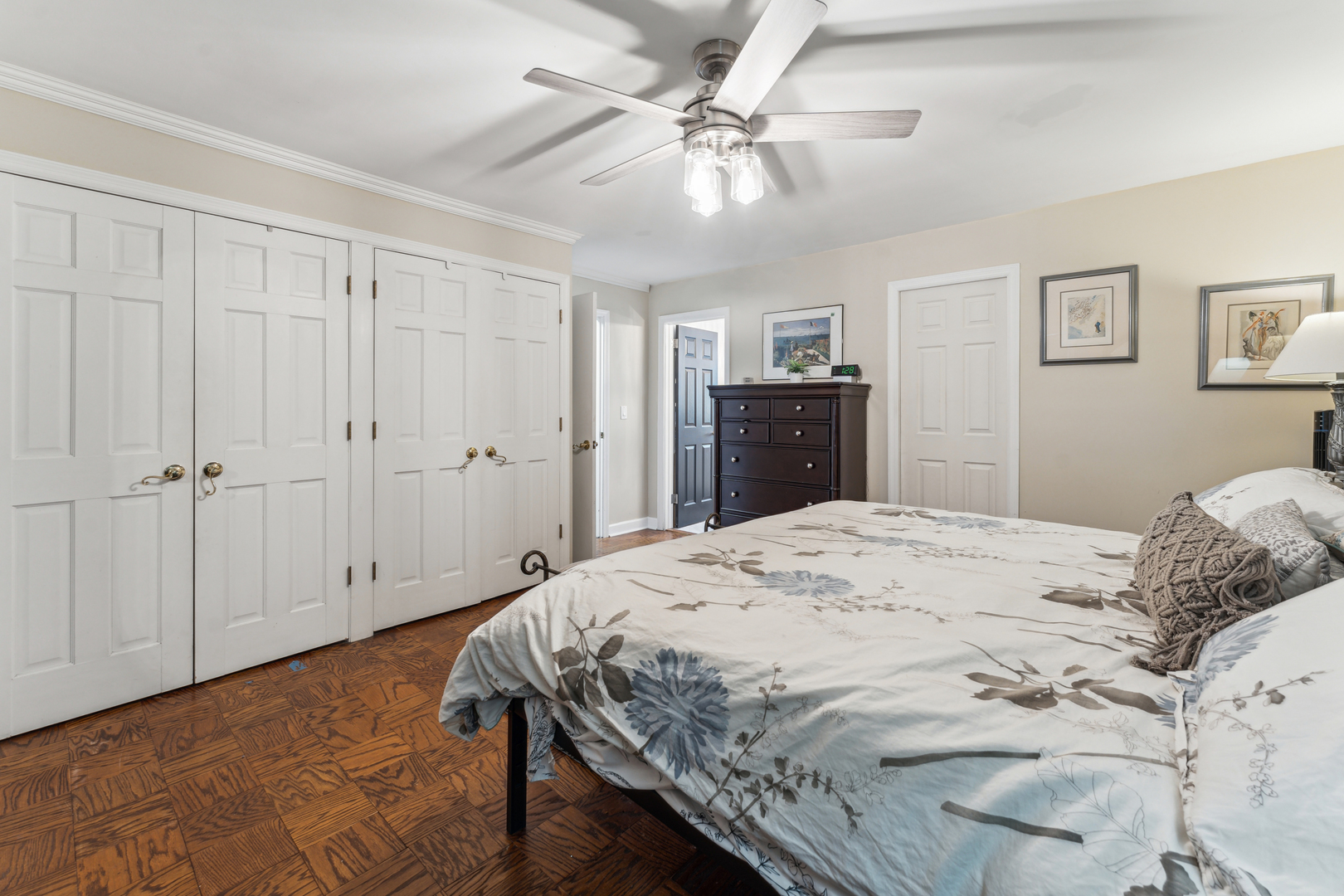 353 E Butterfield Road Property Photo 13