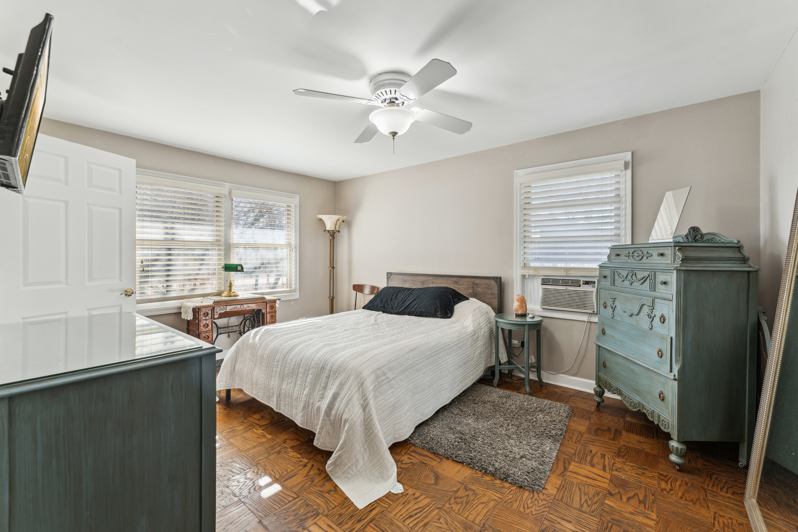 353 E Butterfield Road Property Photo 17