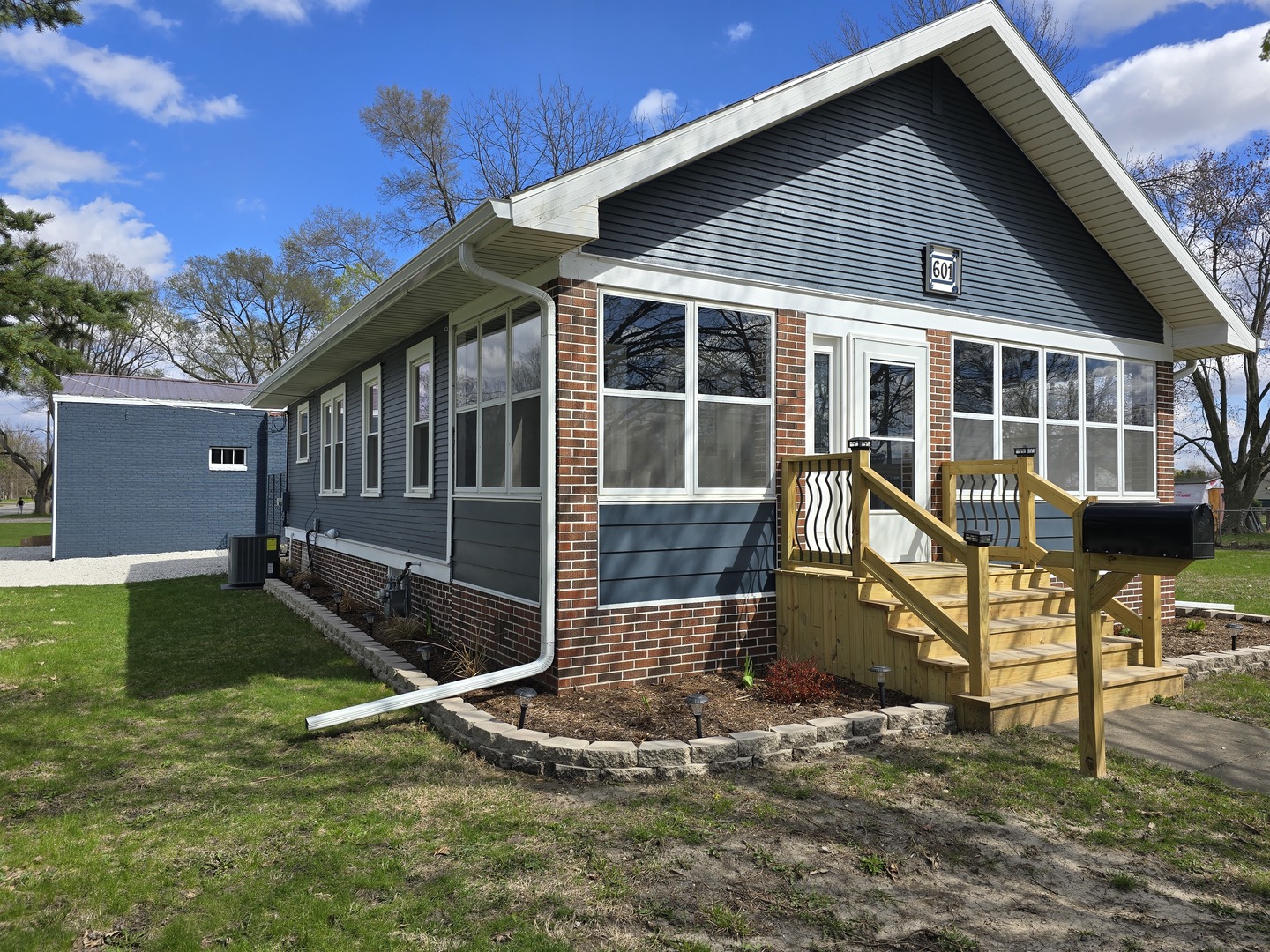 601 Powell Street Property Photo
