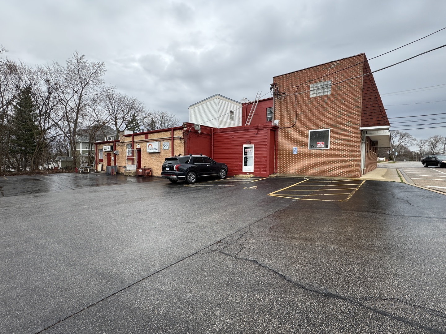 375-395 E State Street Property Photo 6