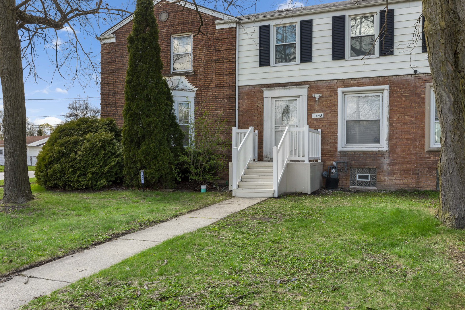 1442 Wentworth Avenue Property Photo