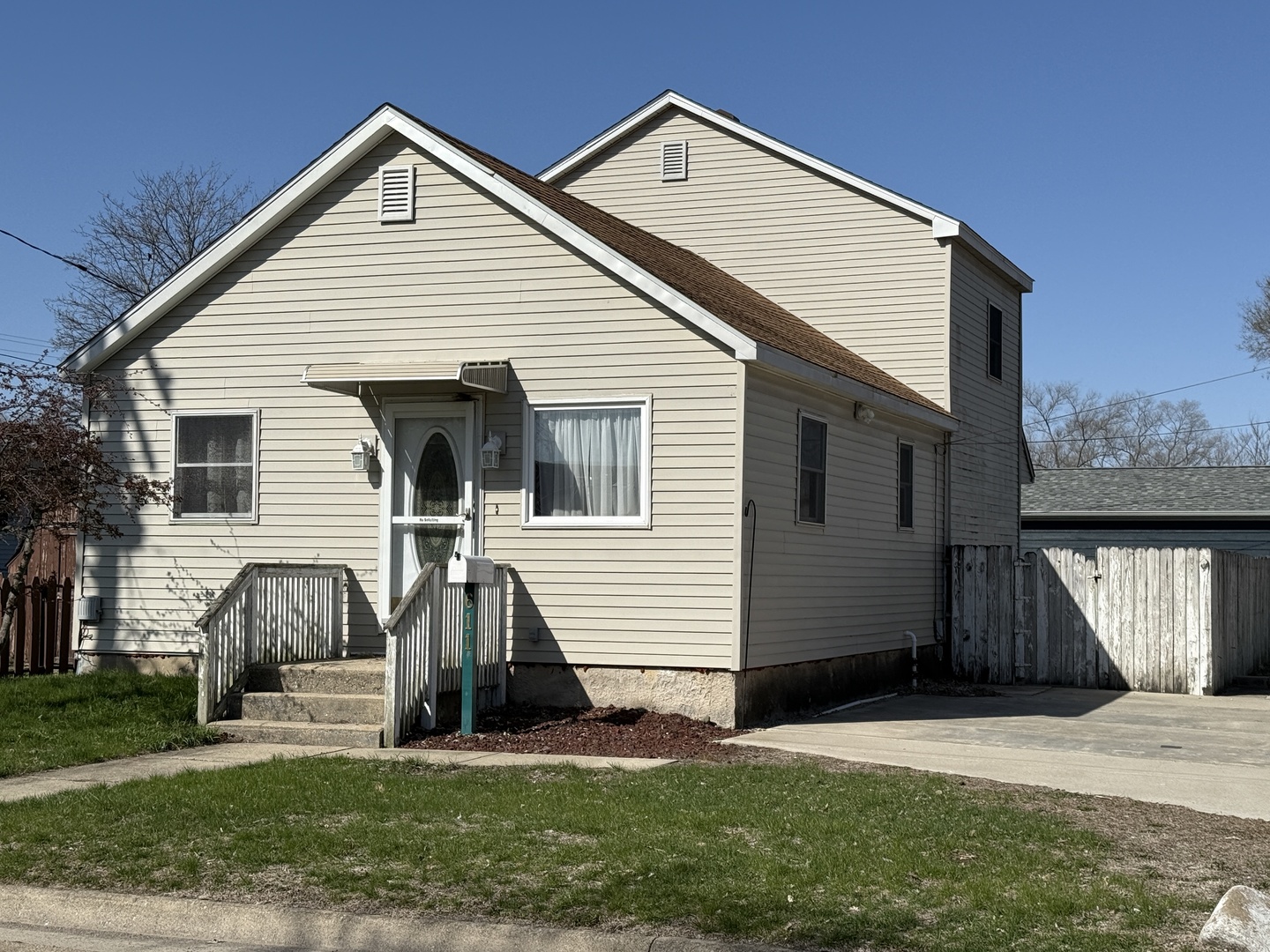 611 Elm Street Property Photo