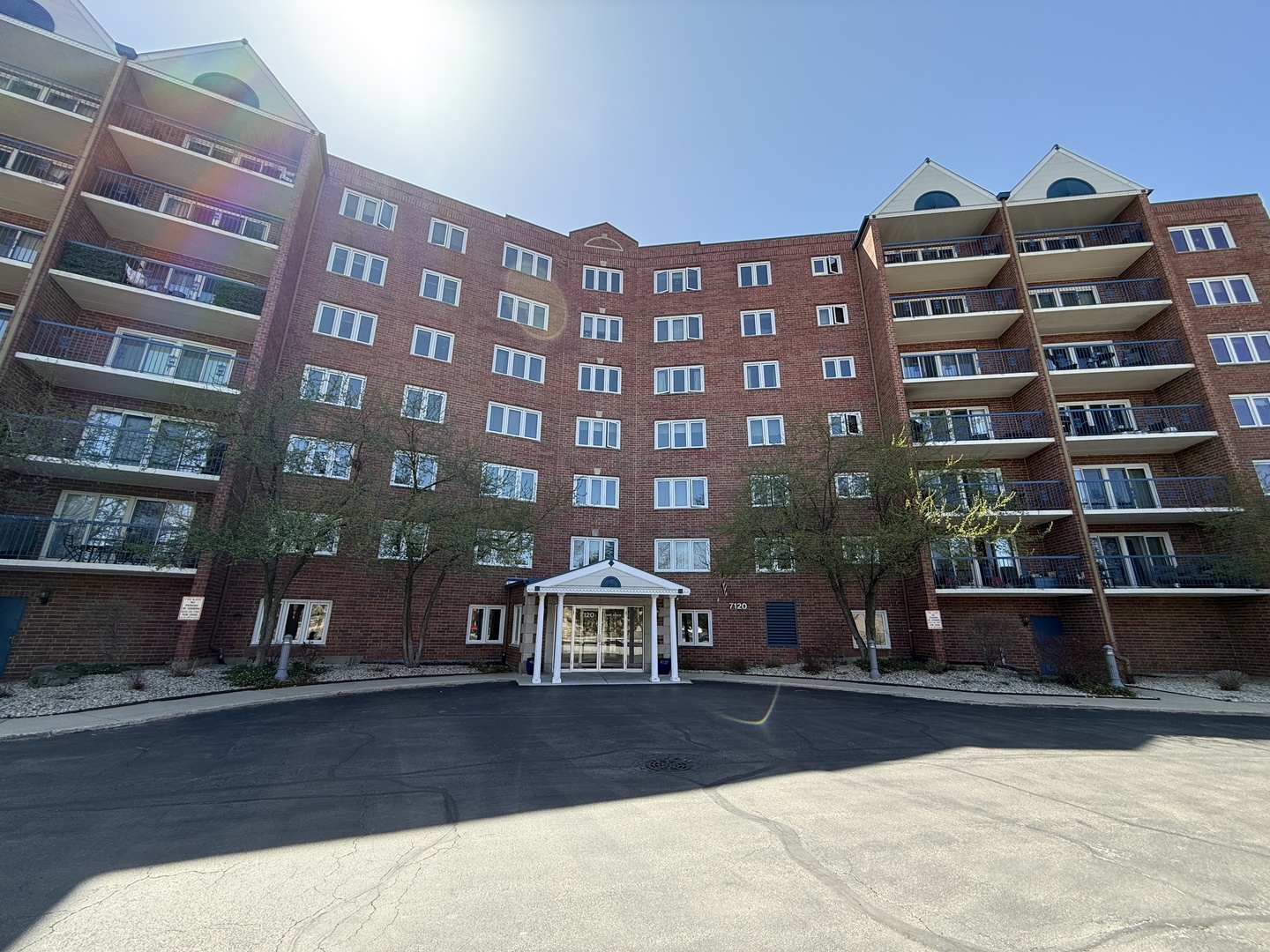 7120 N Milwaukee Avenue 305 Property Photo 1