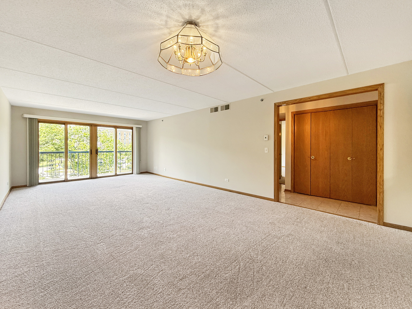 7120 N Milwaukee Avenue 305 Property Photo 2