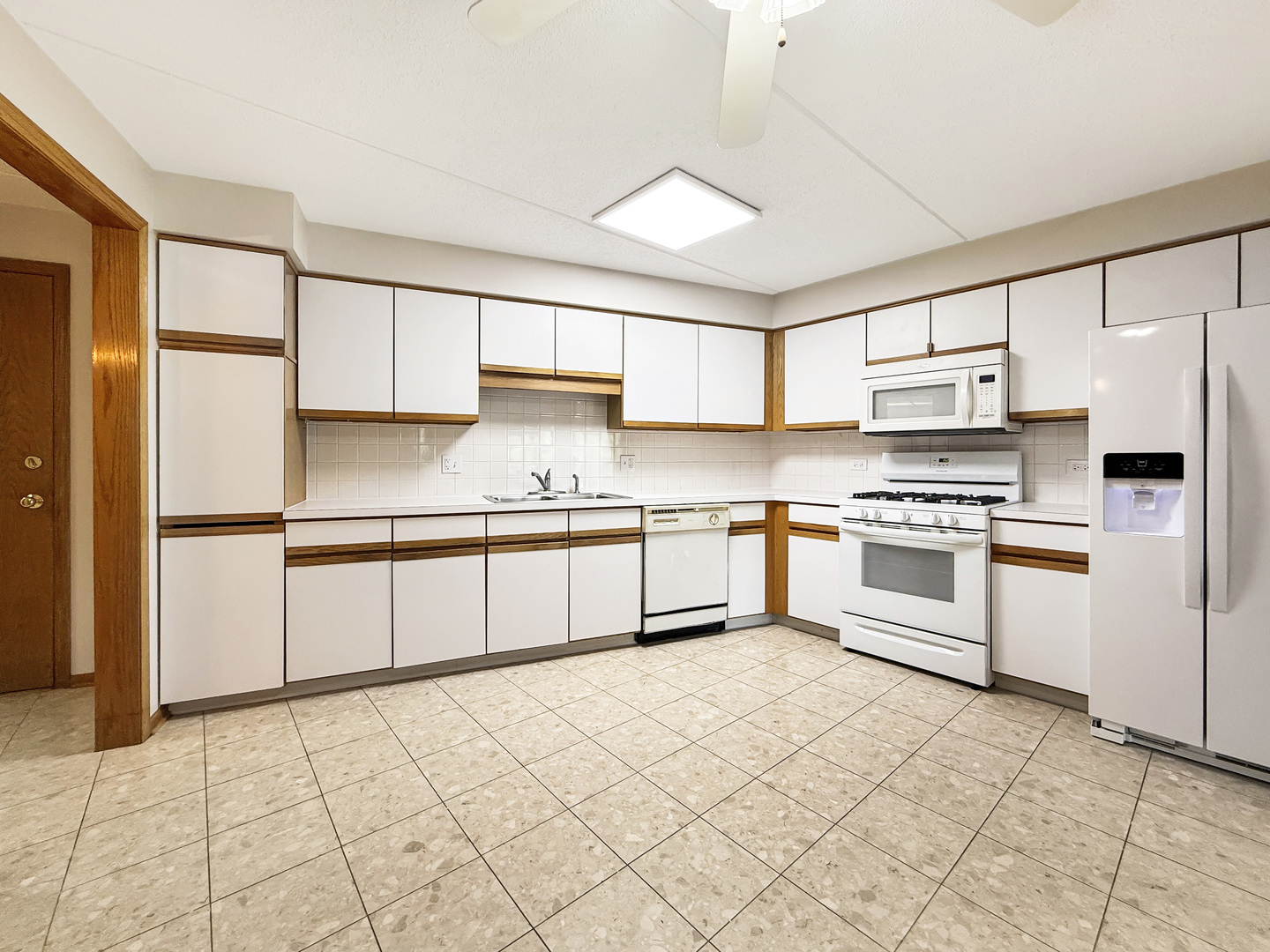 7120 N Milwaukee Avenue 305 Property Photo 8