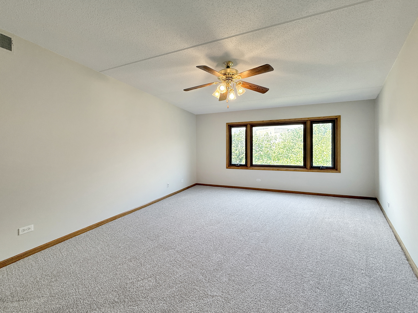 7120 N Milwaukee Avenue 305 Property Photo 12