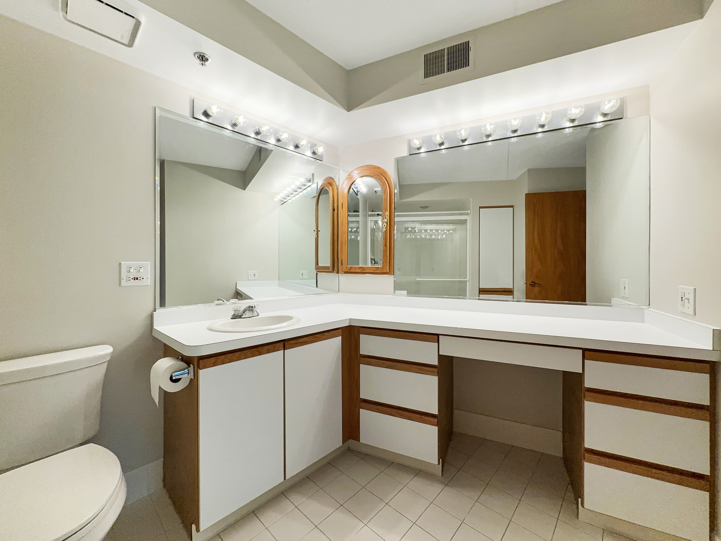 7120 N Milwaukee Avenue 305 Property Photo 18