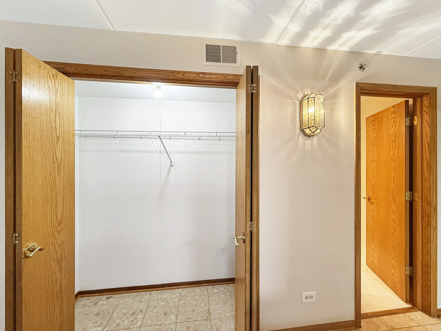 7120 N Milwaukee Avenue 305 Property Photo 25