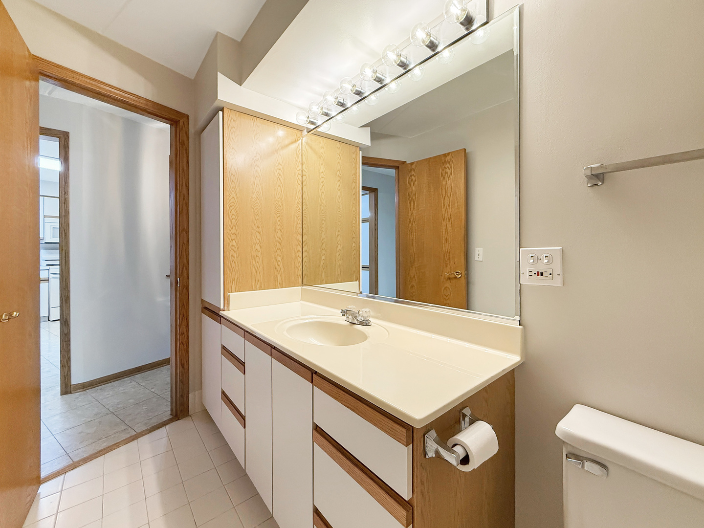 7120 N Milwaukee Avenue 305 Property Photo 28