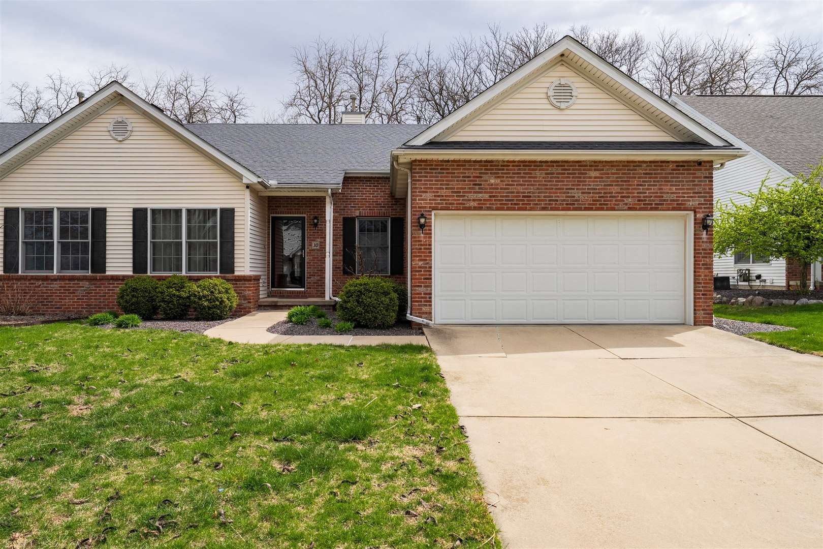 30 Lone Oak Court Property Photo