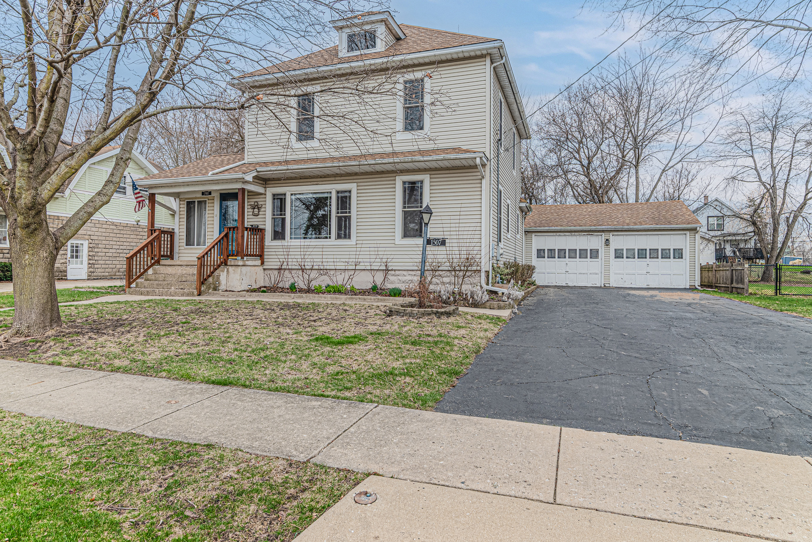1507 N Riverside Drive Property Photo