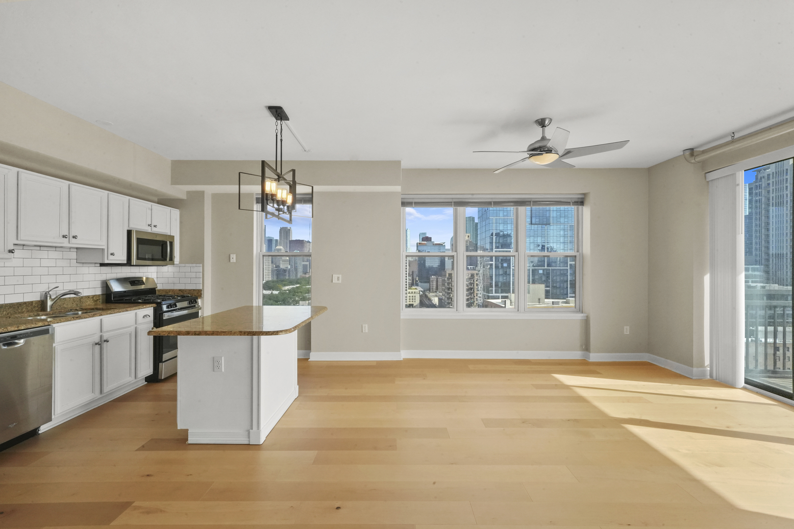 5 E 14th Place 1401 Property Photo 2