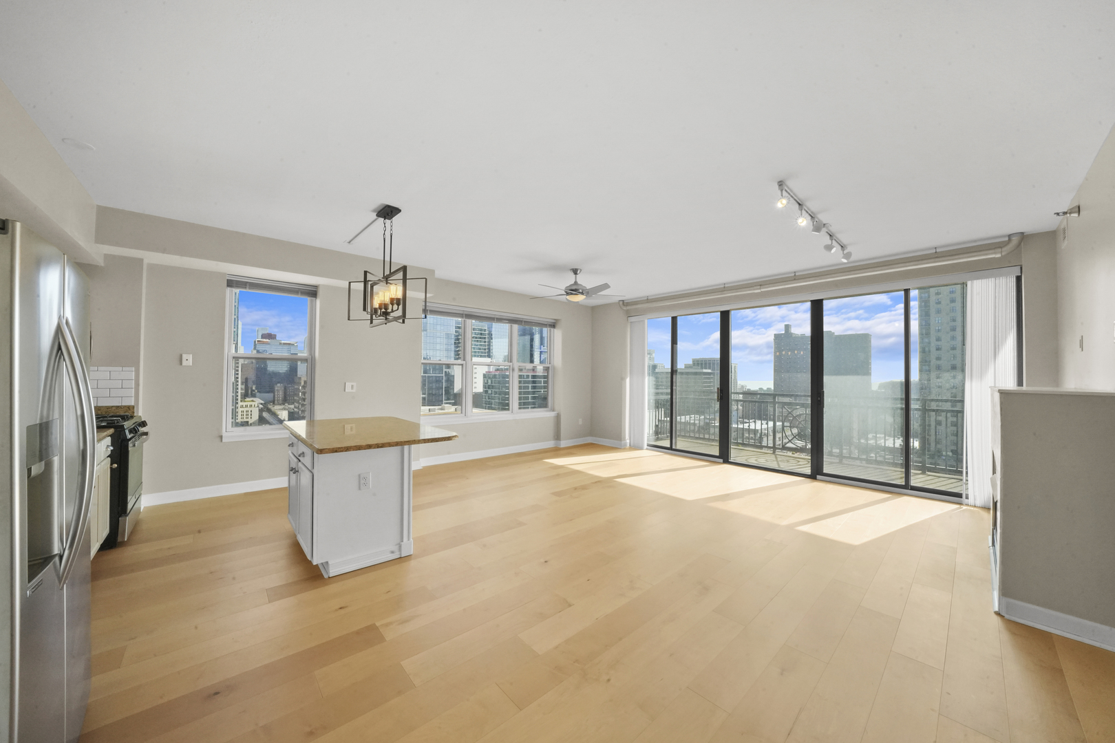 5 E 14th Place 1401 Property Photo 3