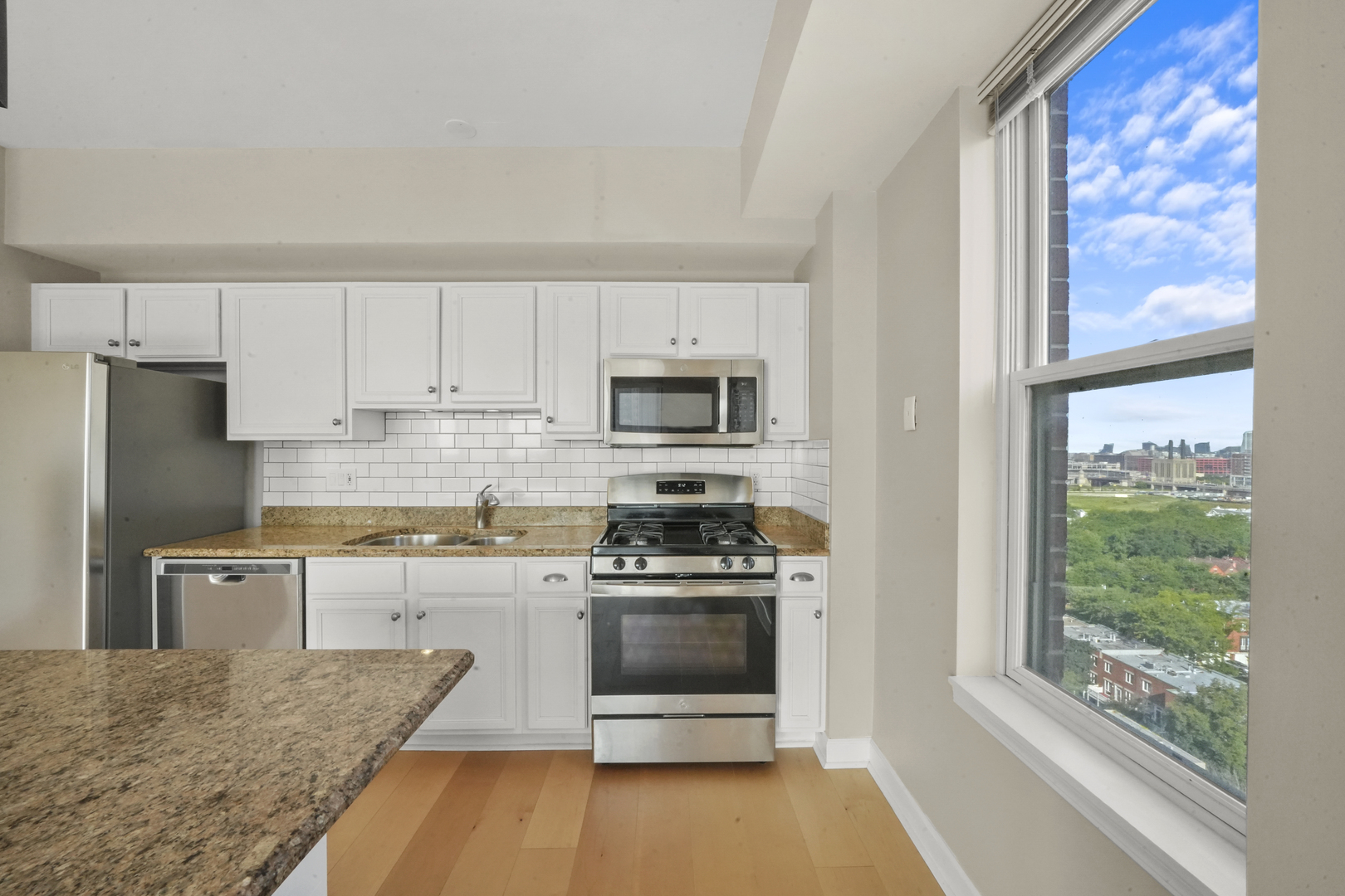 5 E 14th Place 1401 Property Photo 5