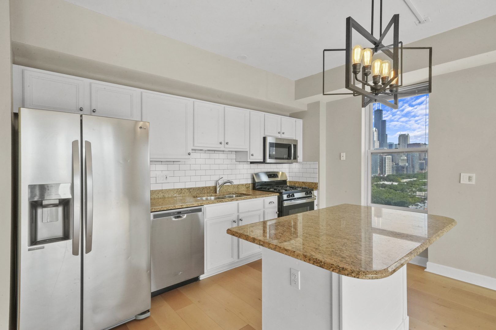 5 E 14th Place 1401 Property Photo 6