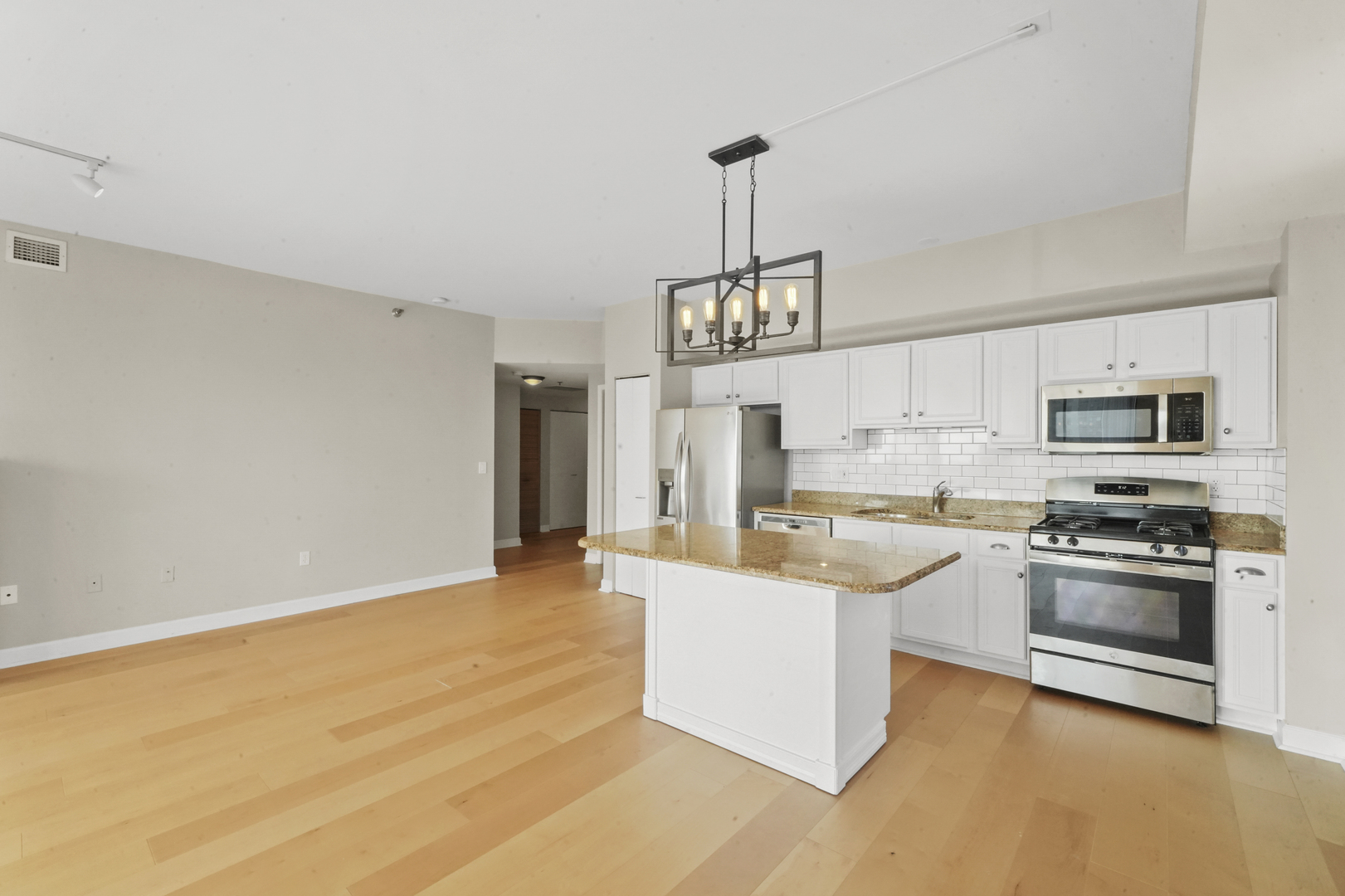 5 E 14th Place 1401 Property Photo 7