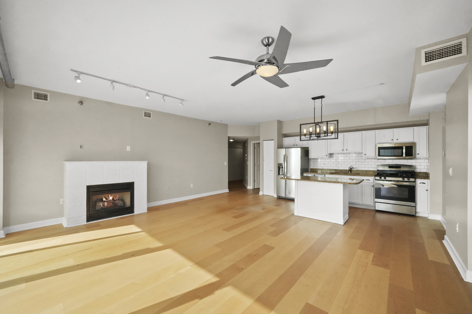 5 E 14th Place 1401 Property Photo 8