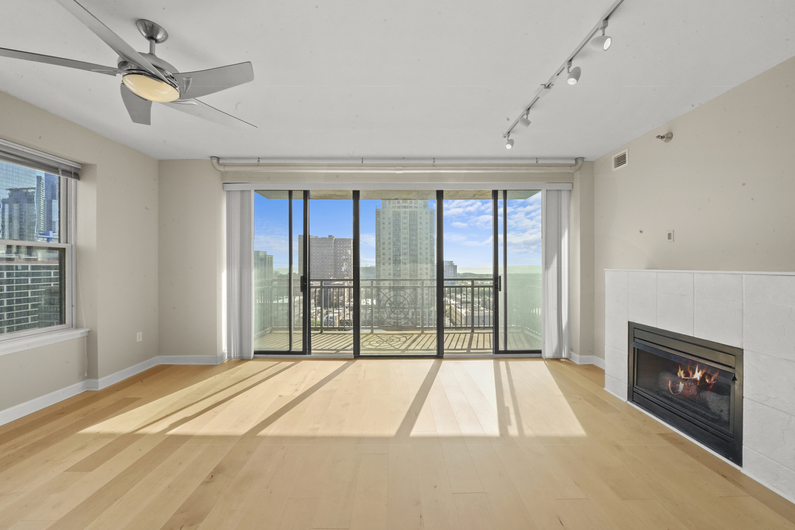 5 E 14th Place 1401 Property Photo 9