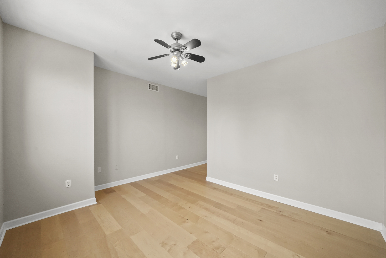 5 E 14th Place 1401 Property Photo 17