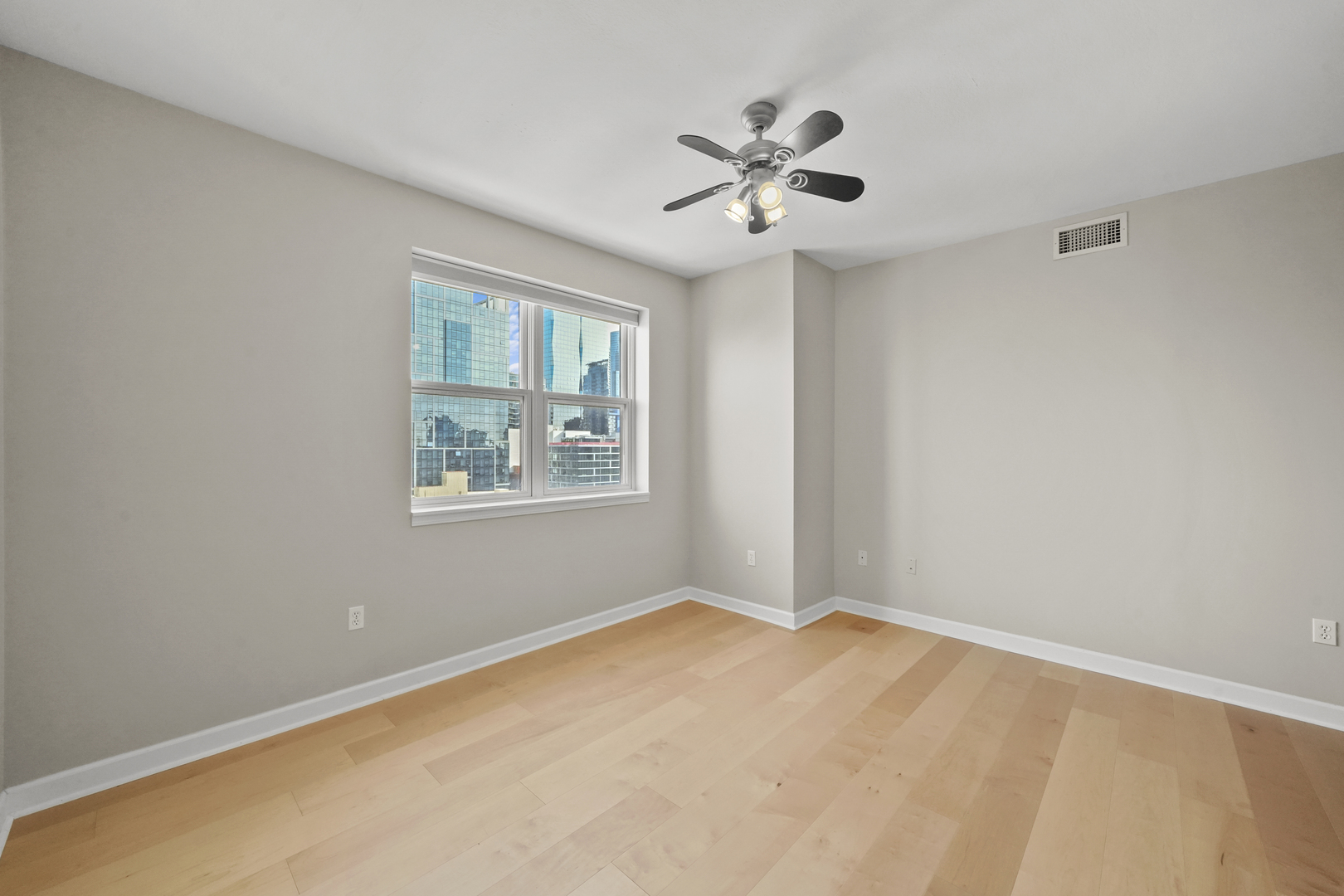 5 E 14th Place 1401 Property Photo 18