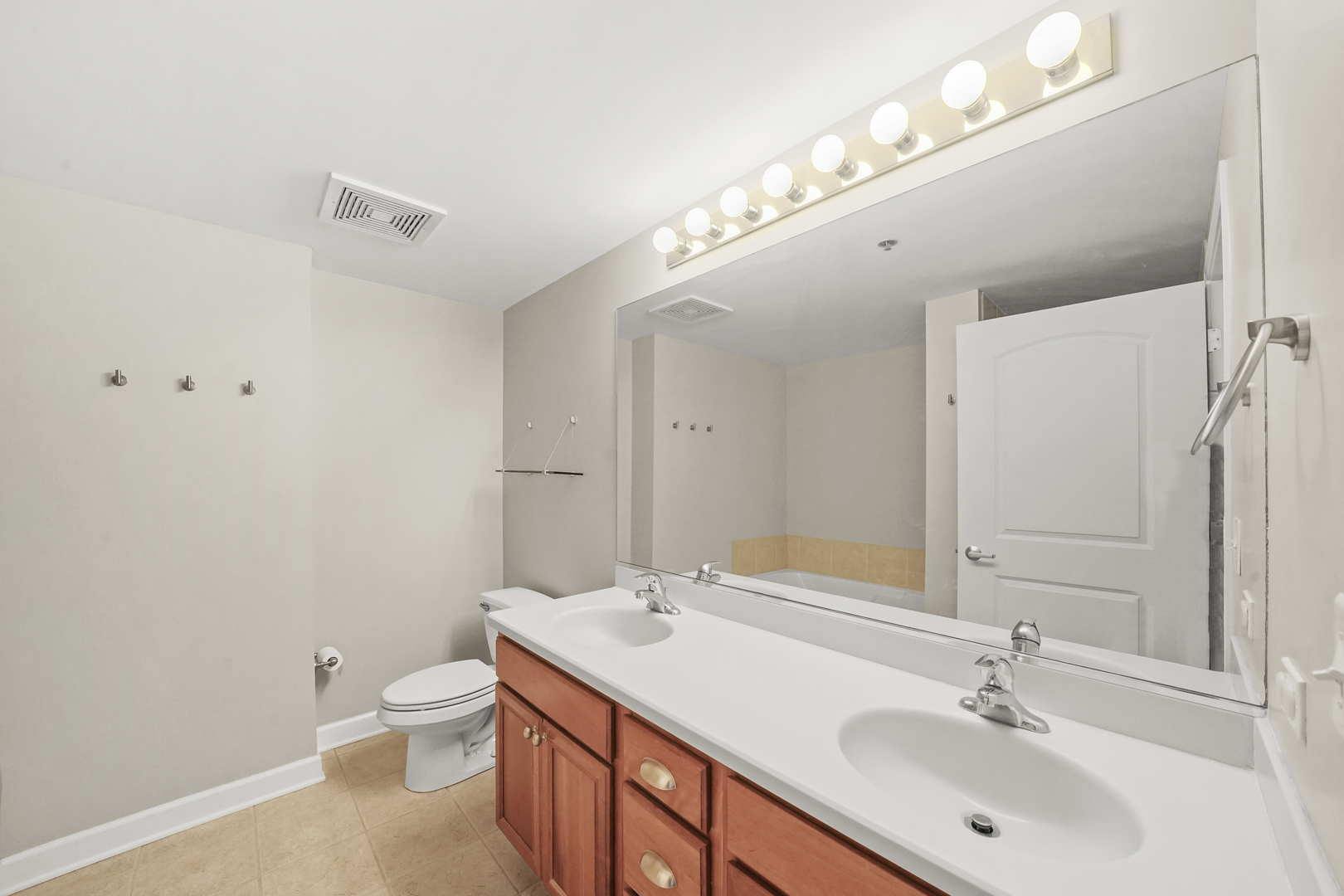 5 E 14th Place 1401 Property Photo 21