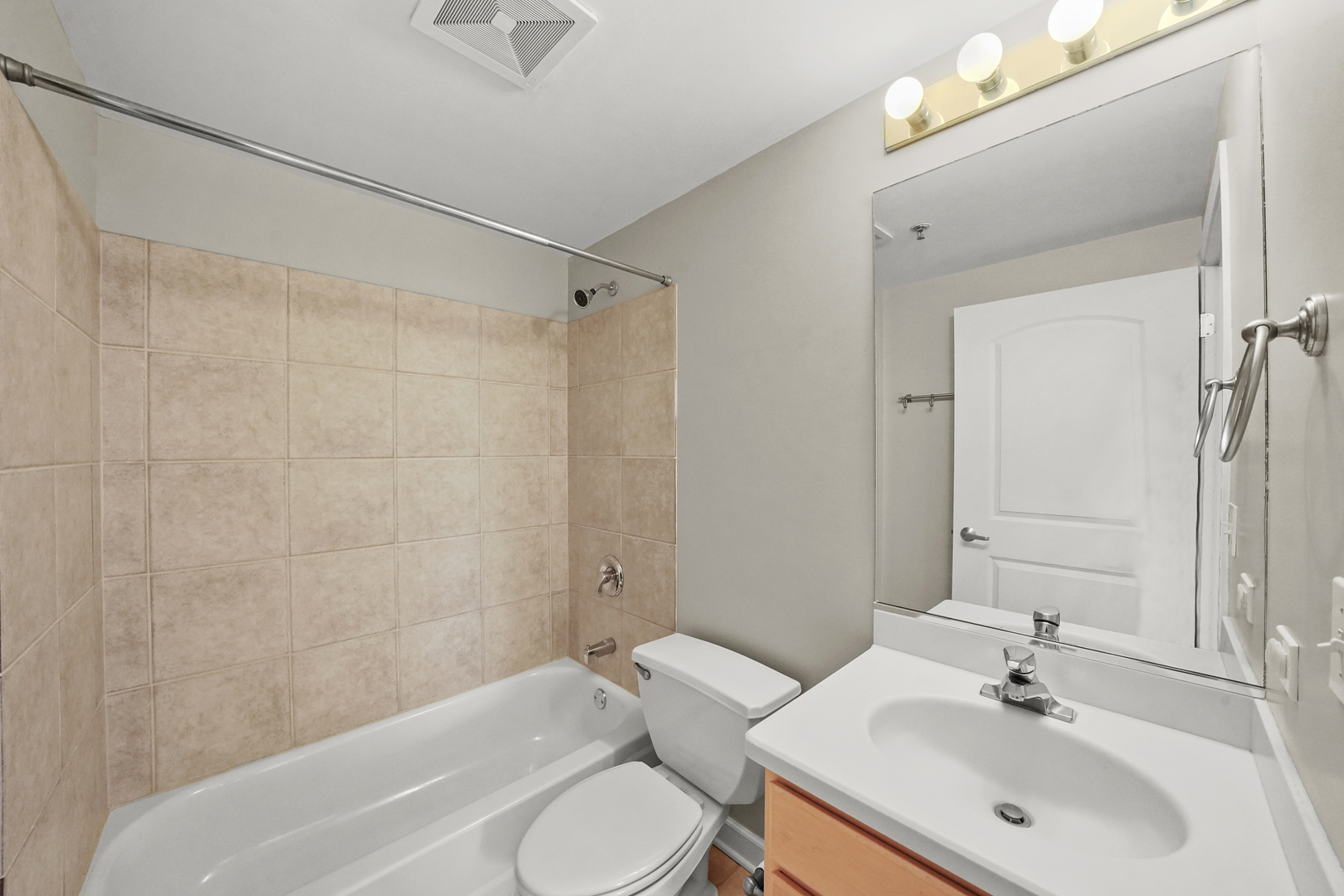 5 E 14th Place 1401 Property Photo 27