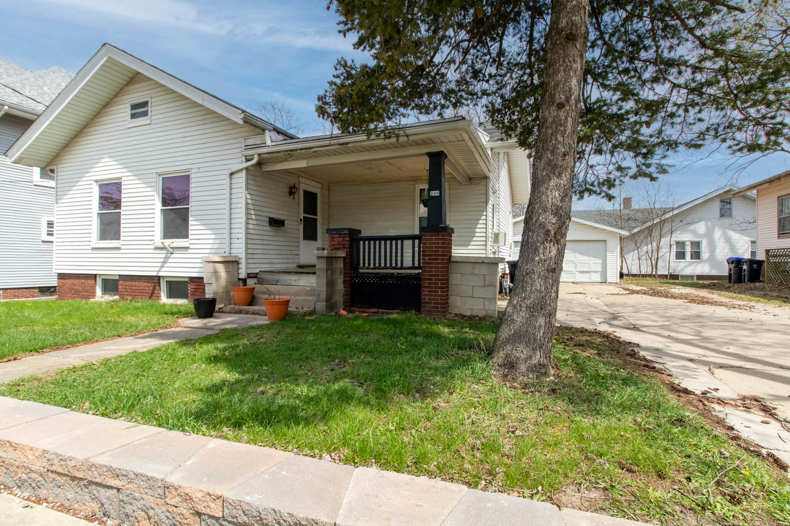 206 S Allin Street Property Photo