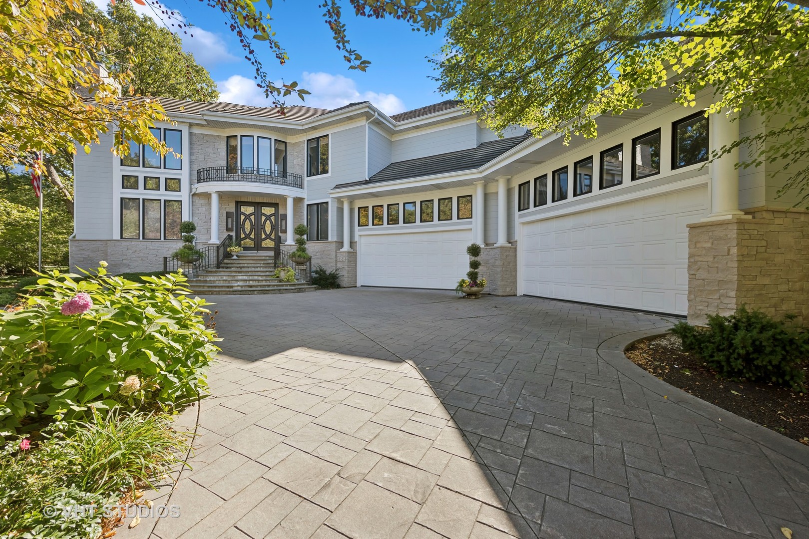 1525 Woodcrest Court Property Photo 1