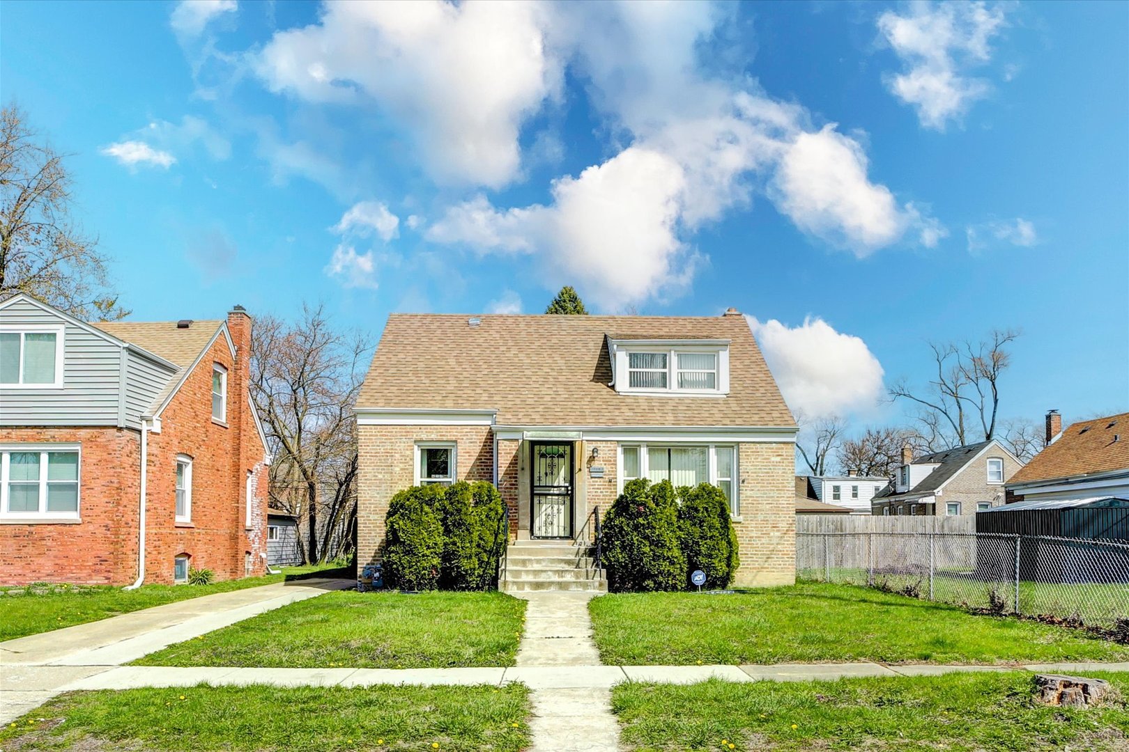 14143 Manor Avenue Property Photo
