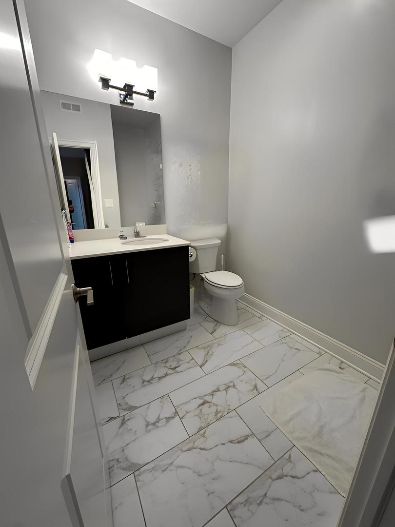 833 Laurel Avenue 207 Property Photo 5