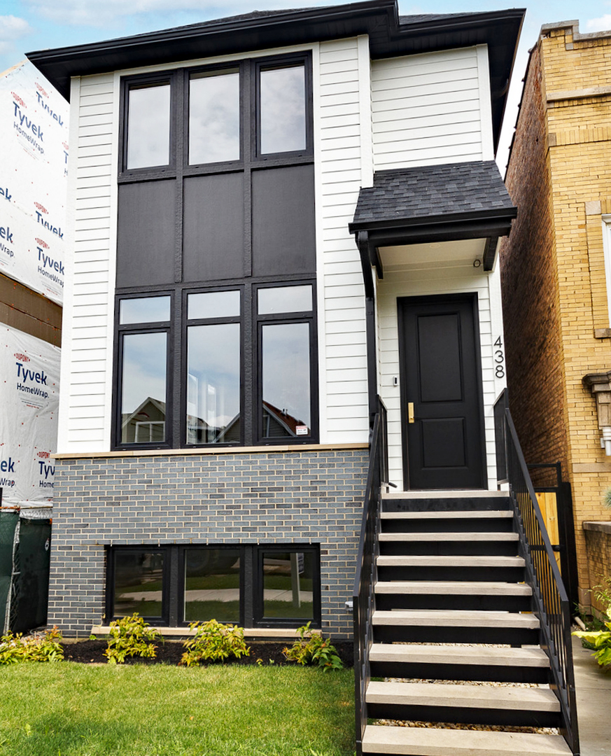 2438 W Berteau Avenue