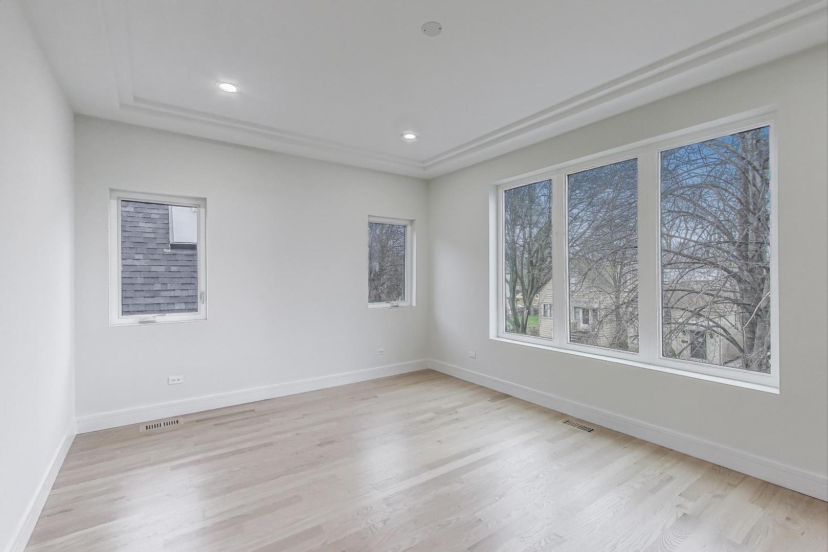 3242 N Kostner Avenue Property Photo 19
